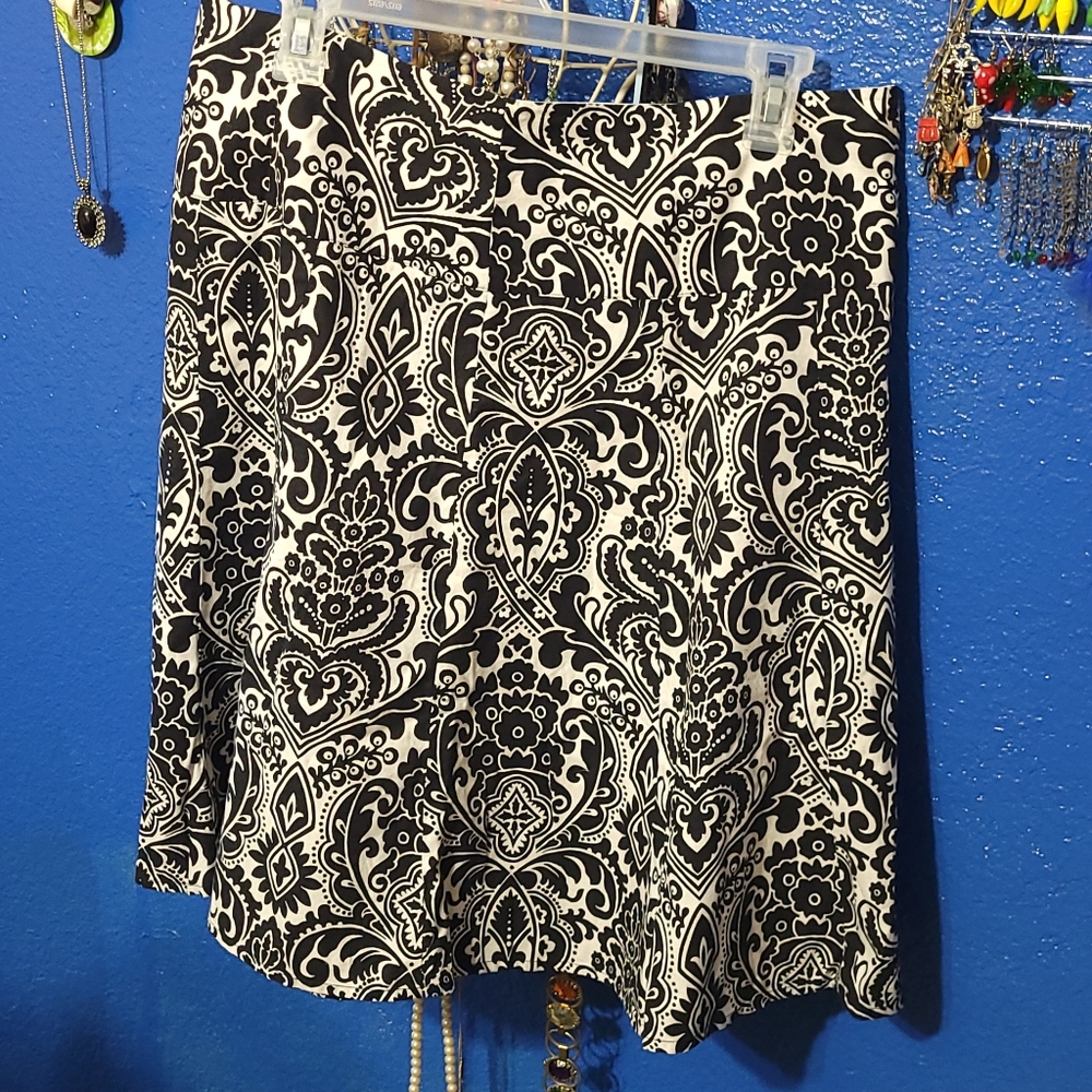 Black and White Paisley Print Skirt by Ann Taylor Size 12